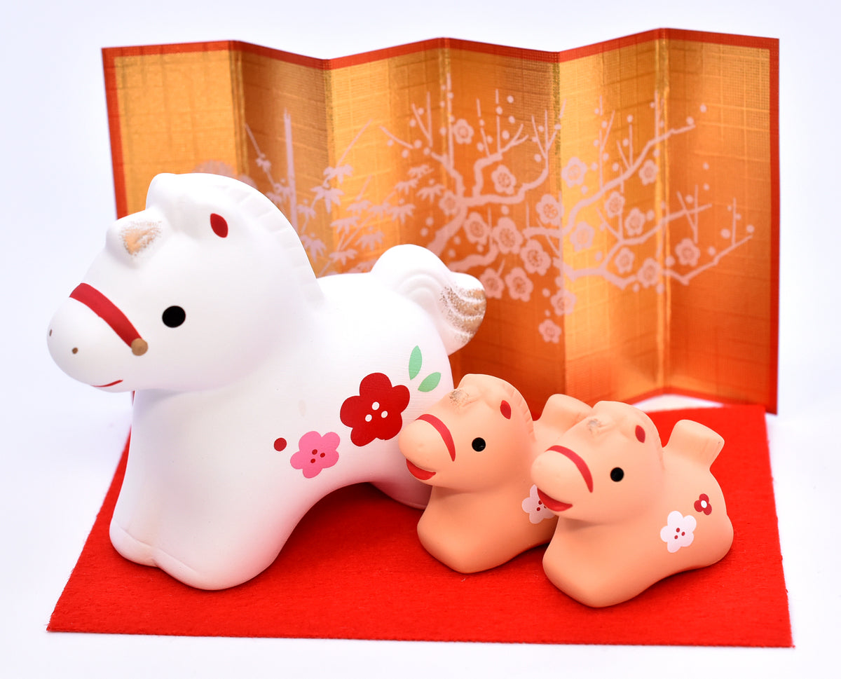 Happy Horse /New Year Horse parent and foals white and brown color set for good luck H7cm/H3.5cm Horse-