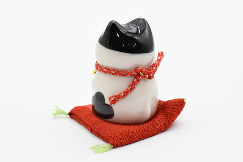Maneki Neko Black and White color Beckoning Cat Lucky cat for good luck H6cm 7534
