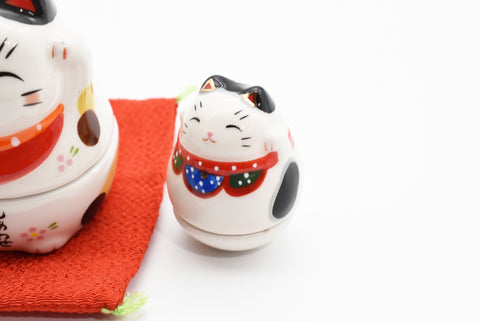 Maneki Neko White color together with White cat inside Beckoning Cat Lucky cat for good luck H7.0cm H4.5cm 7321