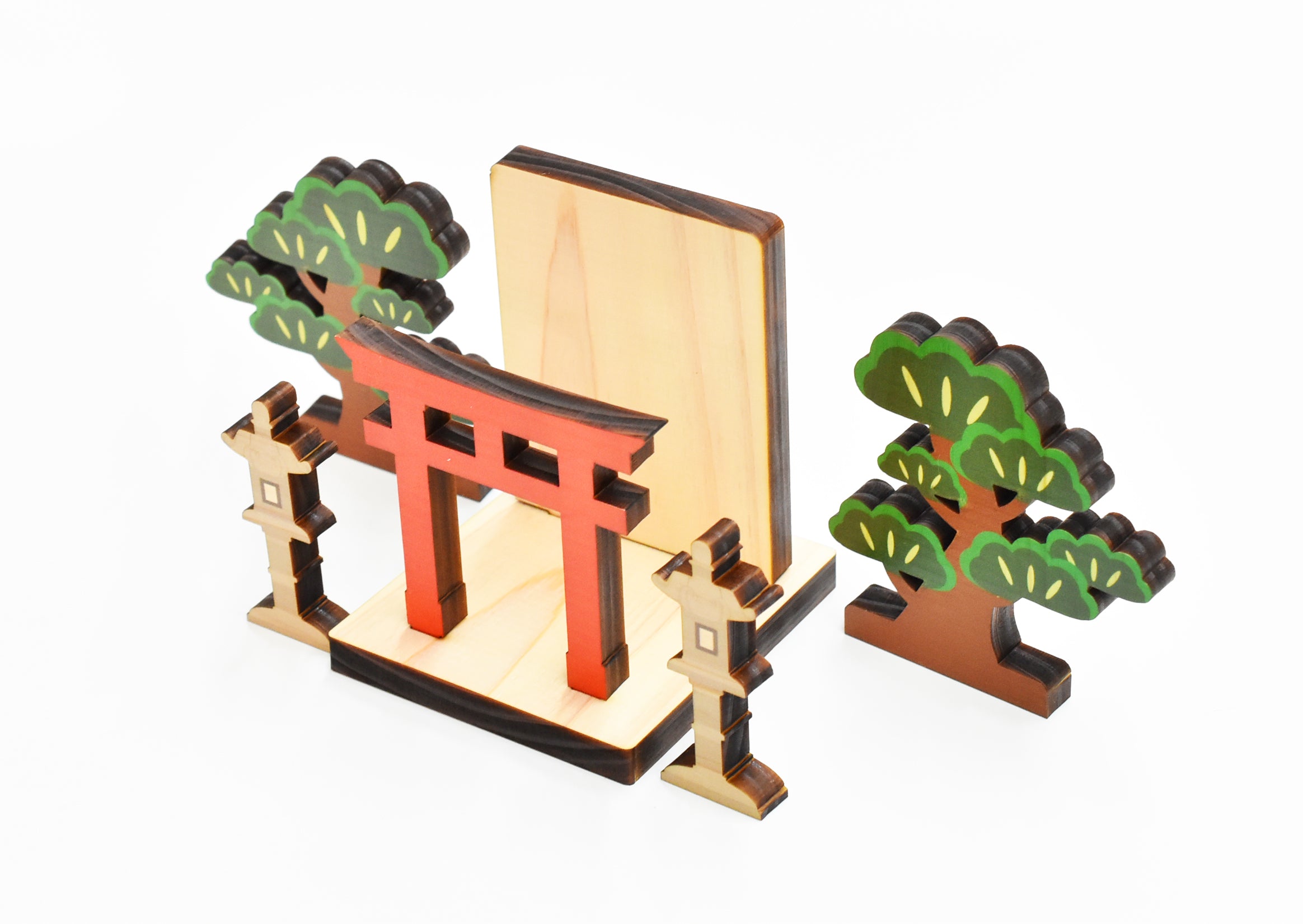 OMAMORI et Ofuda alter Kamidana Stand Petit Sanctuaire Torii Omamori prient petit arbre kamidana et ensemble Toro