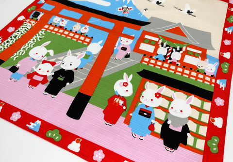 Santuário japonês e Monte Fuji com coelhos para o ano novo Furoshiki, panos de embrulho tradicionais japoneses feitos no Japão