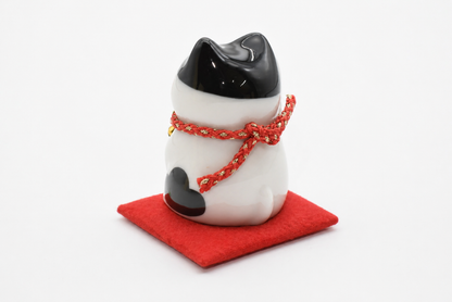 Maneki Neko Black and White color Beckoning Cat Lucky cat for good luck H6cm 7534