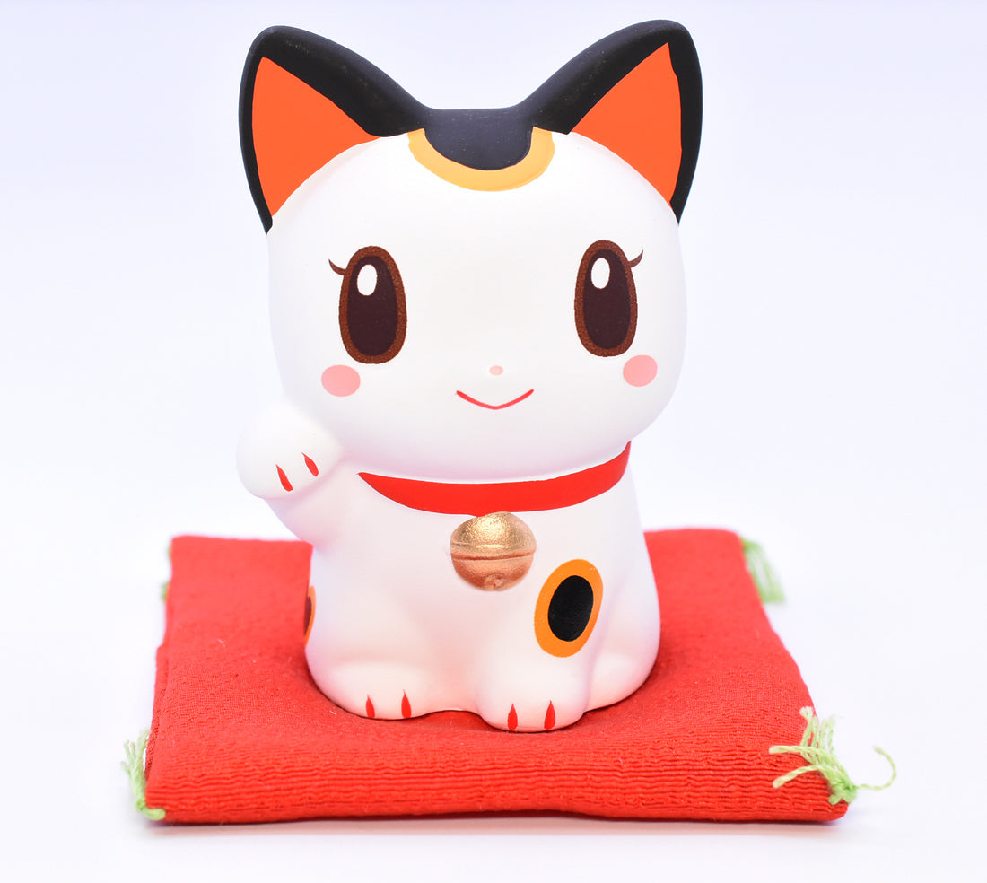 Maneki Neko white color red and black ears Beckoning Cat Lucky cat for Good luck H8.0cm 7697