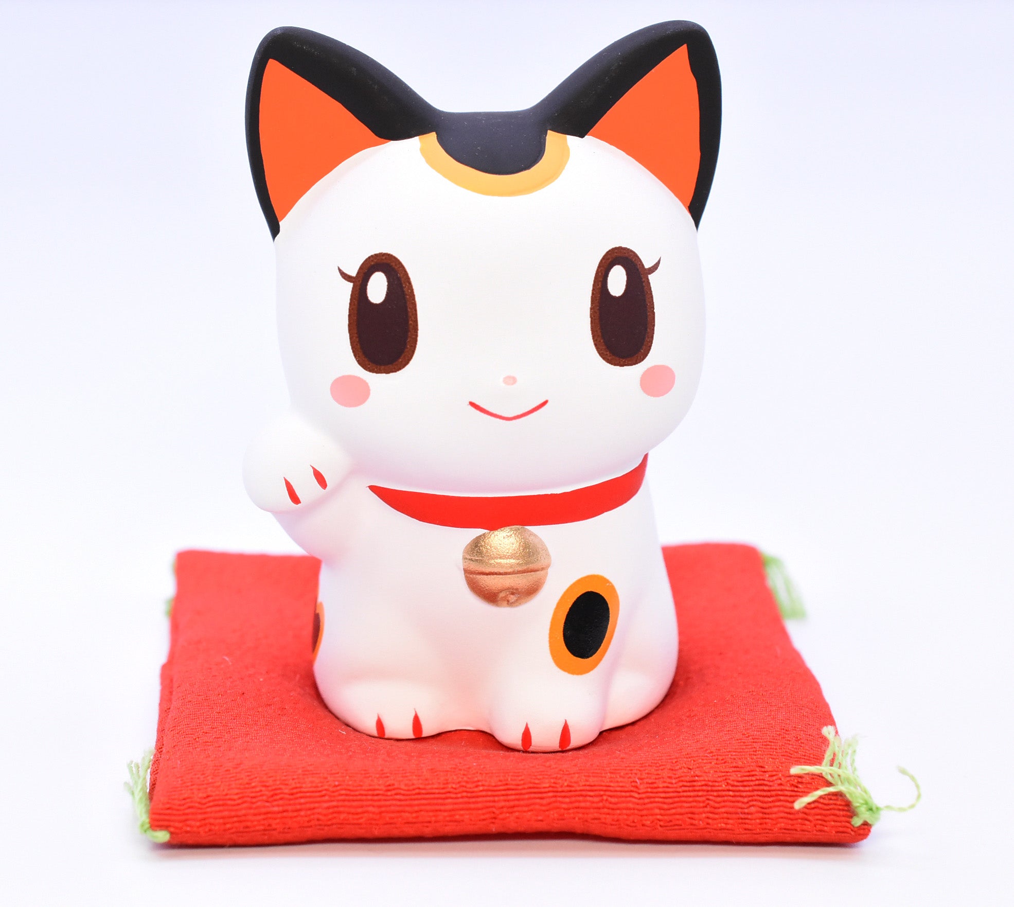 Maneki Neko white color red and black ears Beckoning Cat Lucky cat for Good luck H8.0cm 7697
