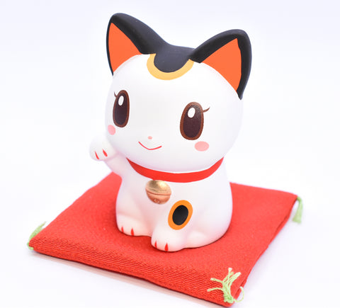 Maneki Neko white color red and black ears Beckoning Cat Lucky cat for Good luck H8.0cm 7697