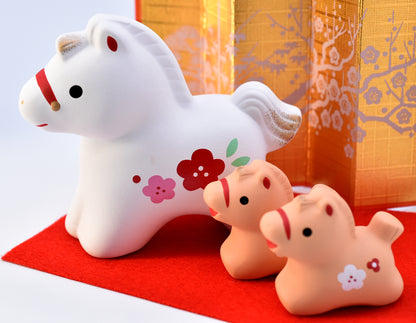 Happy Horse /New Year Horse parent and foals white and brown color set for good luck H7cm/H3.5cm Horse-