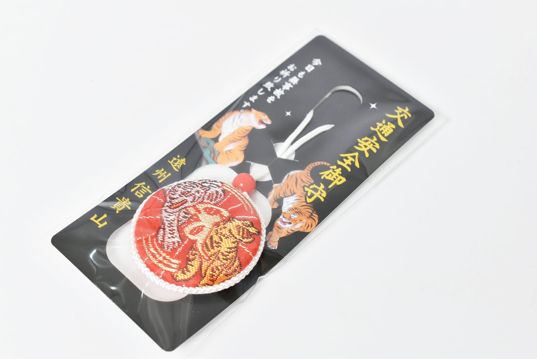 Japonês OMAMORI AMULET CHARM para "Drive Safety" Tiger red de Enshu Sigisan Bisyamon Ten Origin/Shotoku Taishi de Nara Japan