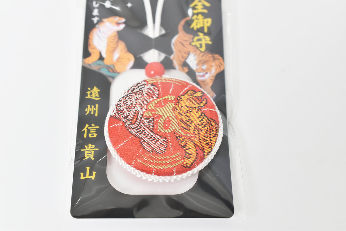 Japonês OMAMORI AMULET CHARM para "Drive Safety" Tiger red de Enshu Sigisan Bisyamon Ten Origin/Shotoku Taishi de Nara Japan