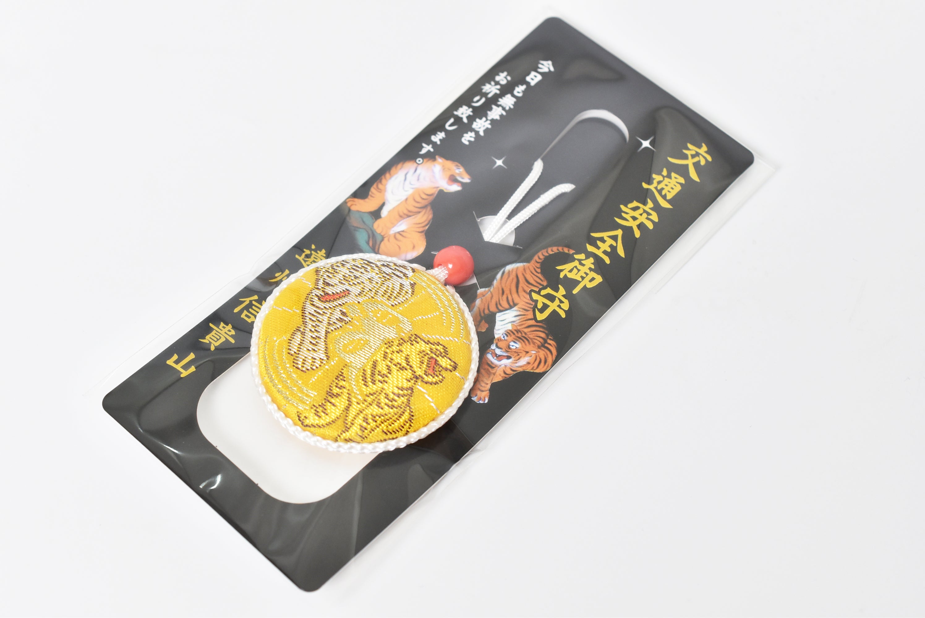 Japonês OMAMORI AMULET CHARM para "Drive Safety" Tiger amarelo de Enshu Sigisan Bisyamon Ten Origin/Shotoku Taishi de Nara Japan
