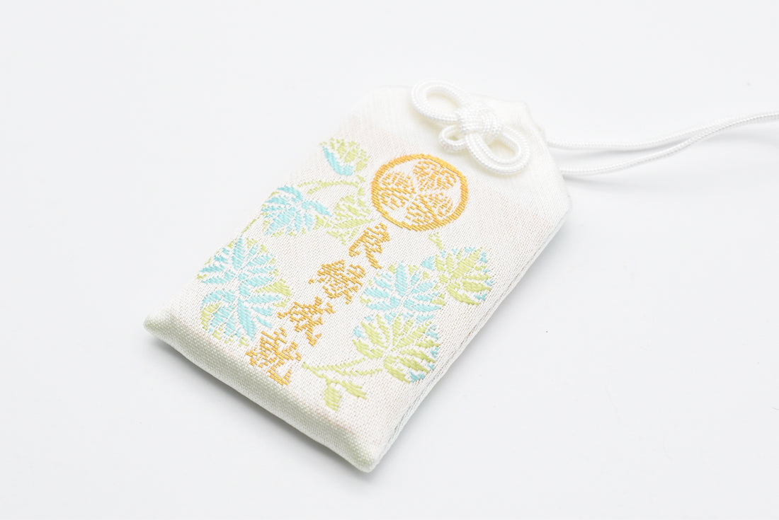 Japonês OMAMORI AMULET CHARM "Bom relacionamento" branco de Zojoji Japan