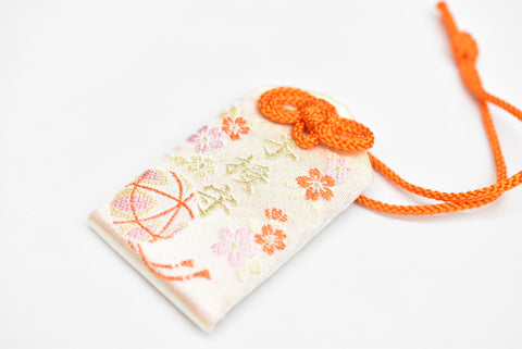 CHARM AMULETO OMAMORI japonés para "Bendito con tesoro infantil" blanco naranja con caja de Shirasaki Hachimangu