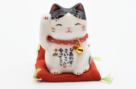 Maneki Neko Black and White color Beckoning Cat Lucky cat for good luck H6cm 7534
