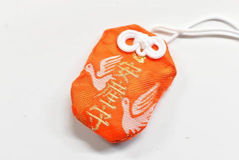 breloque amulette OMAMORI japonaise "Safe Birth" rouge de Tamagawa Taichi Japon