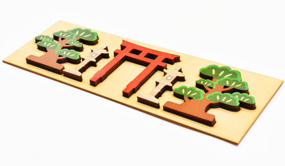 OMAMORI et Ofuda alter Kamidana Stand Petit Sanctuaire Torii Omamori prient petit arbre kamidana et ensemble Toro