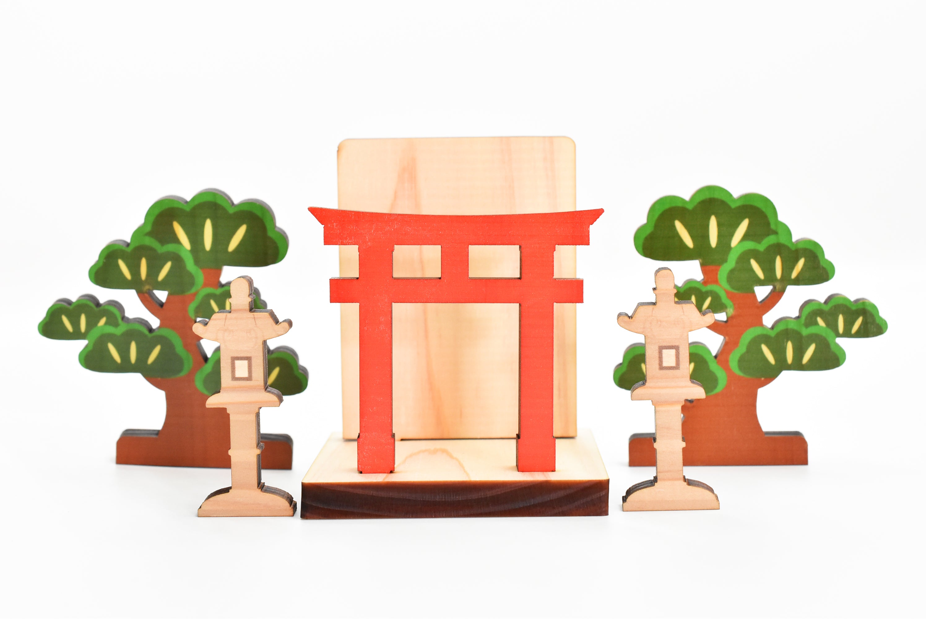 OMAMORI et Ofuda alter Kamidana Stand Petit Sanctuaire Torii Omamori prient petit arbre kamidana et ensemble Toro