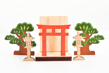 OMAMORI et Ofuda alter Kamidana Stand Petit Sanctuaire Torii Omamori prient petit arbre kamidana et ensemble Toro
