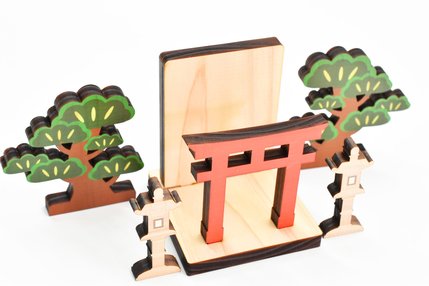 OMAMORI et Ofuda alter Kamidana Stand Petit Sanctuaire Torii Omamori prient petit arbre kamidana et ensemble Toro