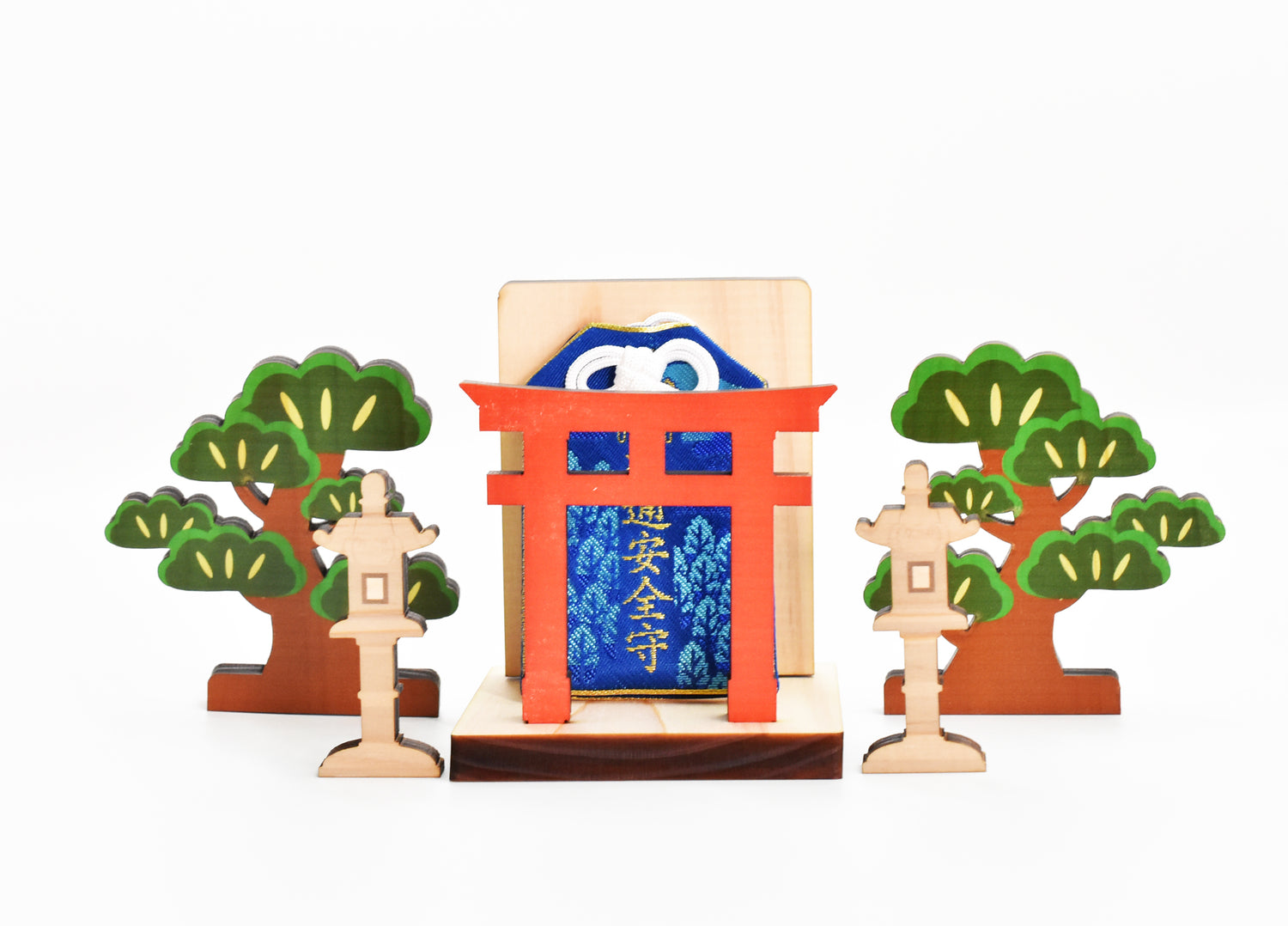 OMAMORI et Ofuda alter Kamidana Stand Petit Sanctuaire Torii Omamori prient petit arbre kamidana et ensemble Toro