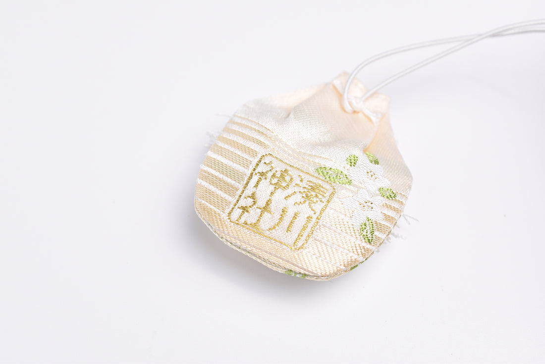 Japanese OMAMORI AMULET CHARM (1 month baby ceremony charm) white from Minatogawa Shrine Japan Vintage