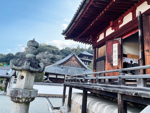 AMULETO OMAMORI CHARM japonês de "Nascimento Seguro" branco do Templo Taimadera Nara Japão