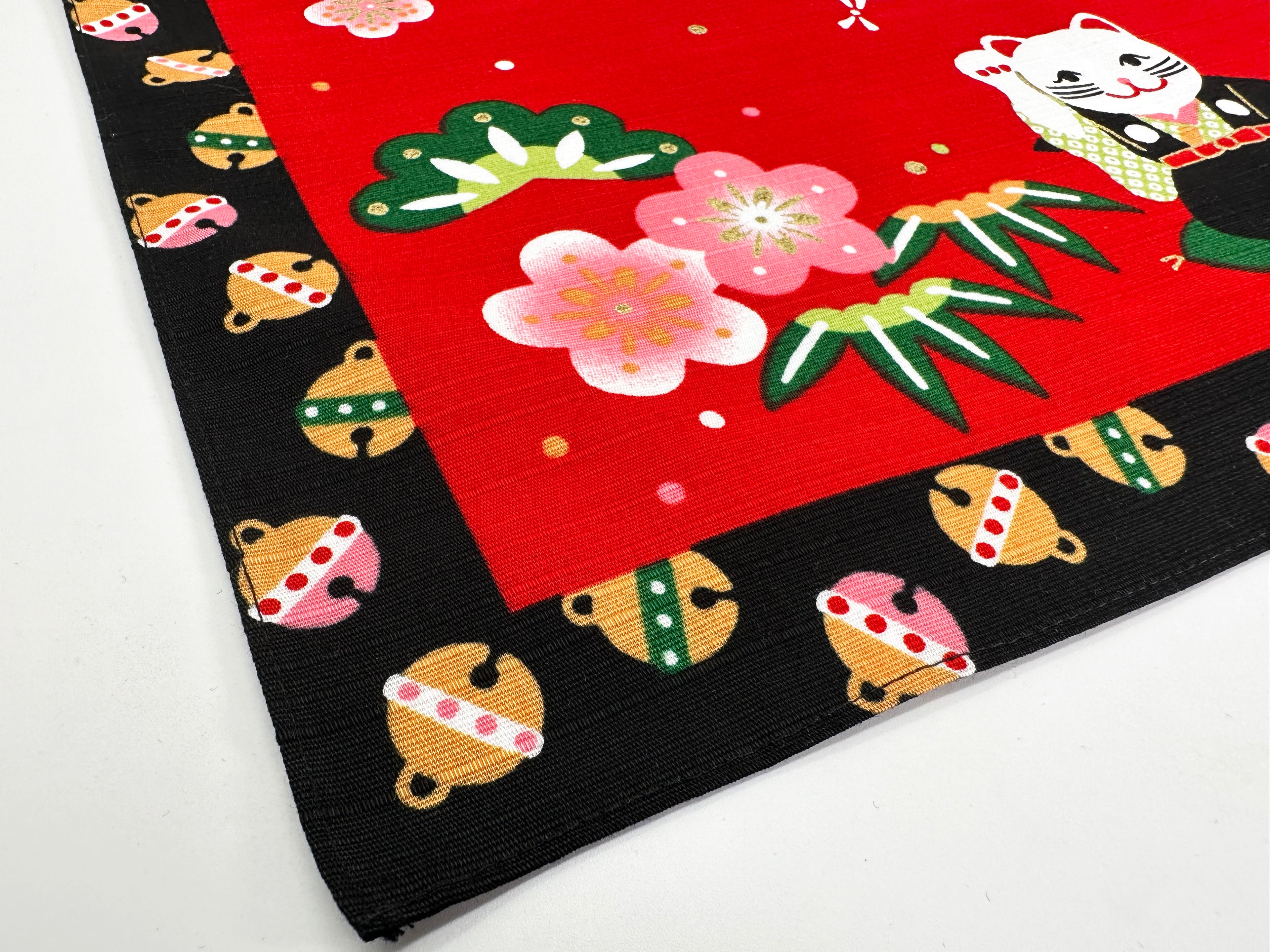 Santuário japonês e Monte Fuji com coelhos para o ano novo Furoshiki, panos de embrulho tradicionais japoneses feitos no Japão