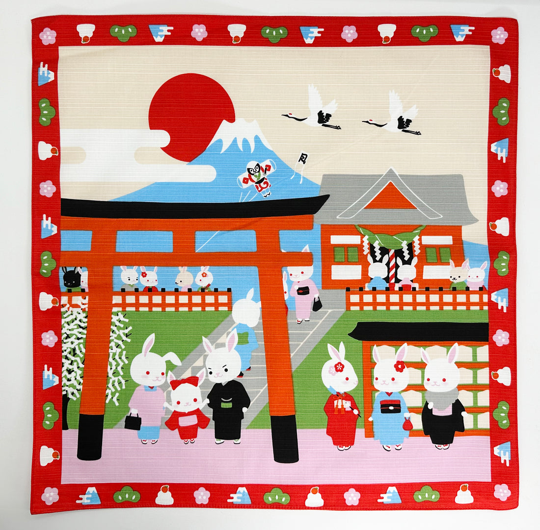 Santuário japonês e Monte Fuji com coelhos para o ano novo Furoshiki, panos de embrulho tradicionais japoneses feitos no Japão