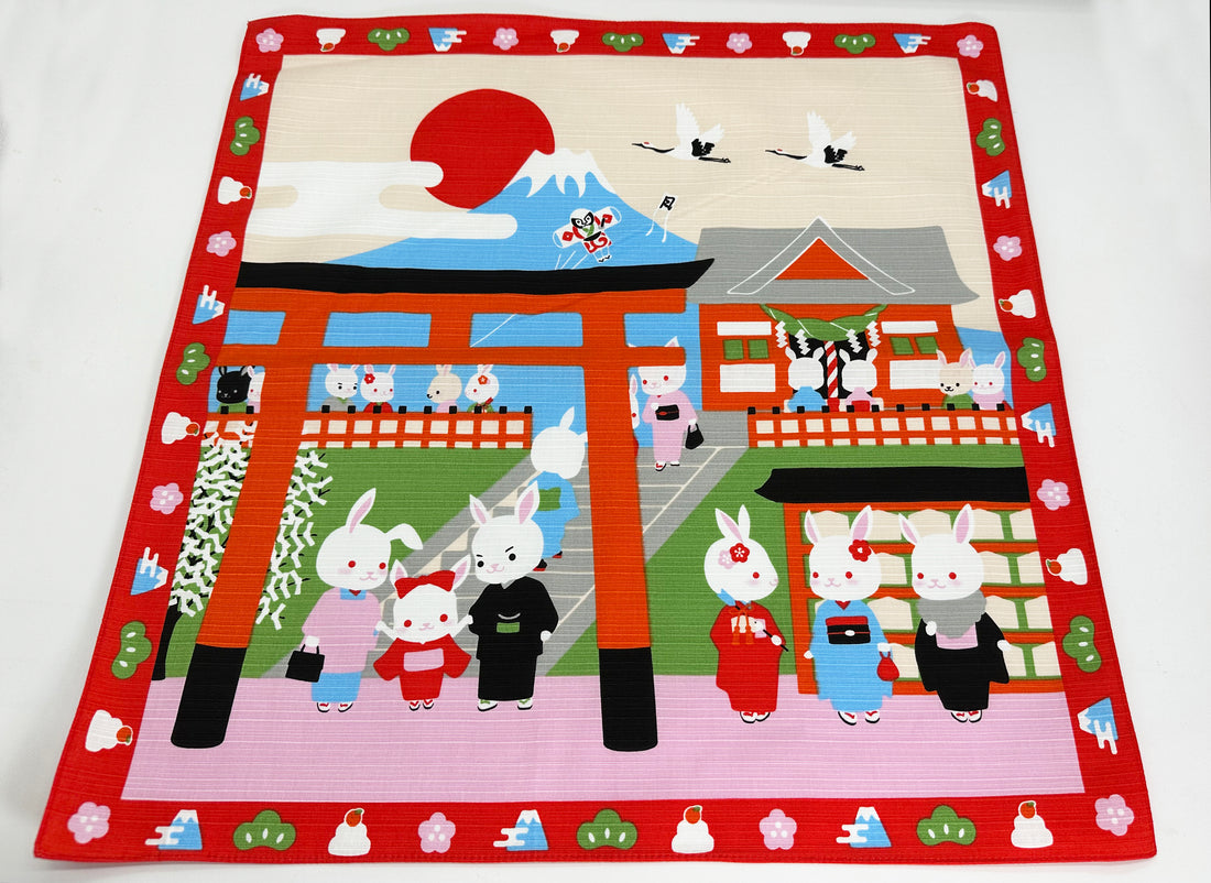 Santuário japonês e Monte Fuji com coelhos para o ano novo Furoshiki, panos de embrulho tradicionais japoneses feitos no Japão
